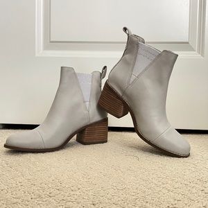 TOMS Grey Heeled Chelsea Boot Size 6